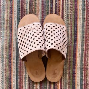 nwot authentic frye sandals